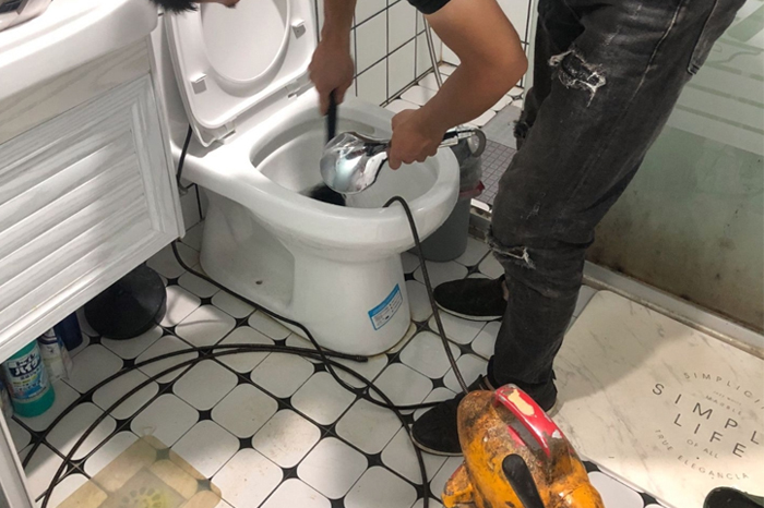 二道江马桶堵塞自己疏通还是找师傅?专业上门服务让你省时更省心